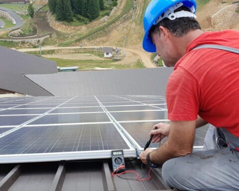 How to Avail a Solar Panel System for Your Modern Ranch House